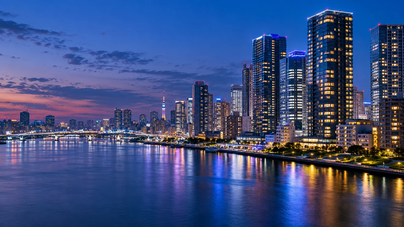 青い夕景に広がる東京の街並み